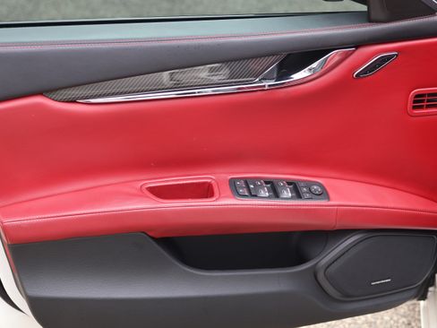 Used 2017 Maserati Quattroporte GTS GranSport image 24