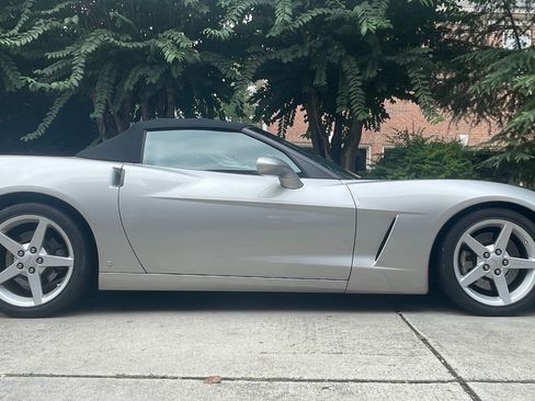 Used 2006 Chevrolet Corvette Convertible w/ Preferred Equipment Group RWD image 1