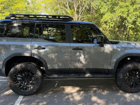 Used 2025 Lexus GX 550 AWD/4WD image 4