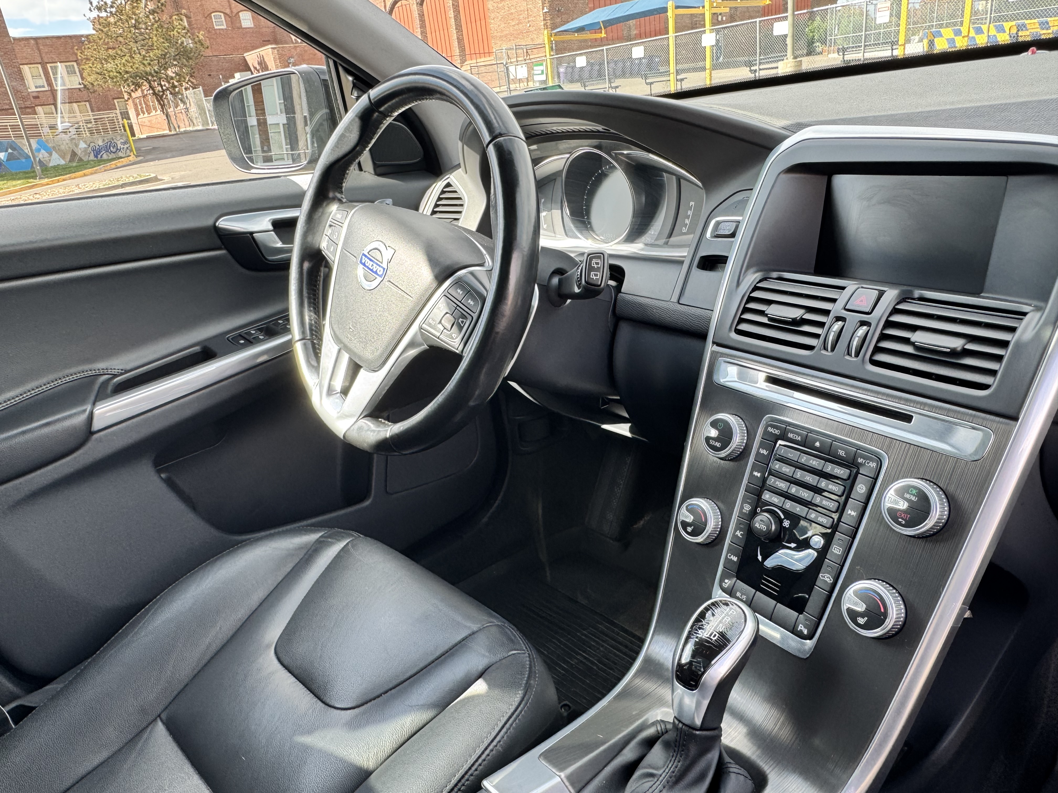 Used 2015 Volvo XC60 T6 AWD/4WD image 11