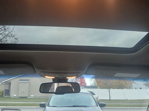 Used 2010 Ford Taurus SEL image 6