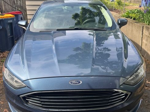 Used 2018 Ford Fusion SE w/ Fusion SE Technology Package FWD image 8