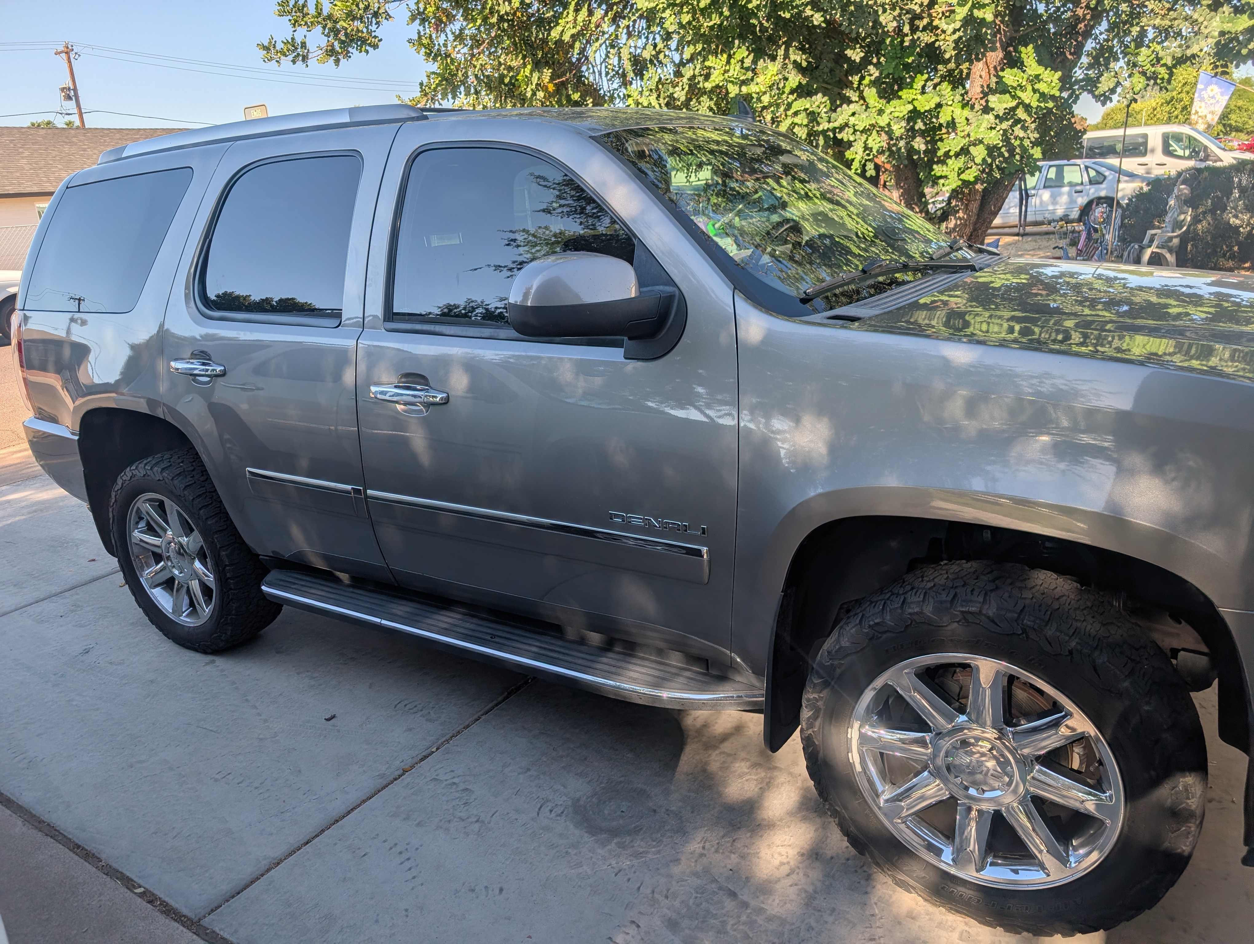 Used 2012 GMC Yukon Denali AWD/4WD image 5