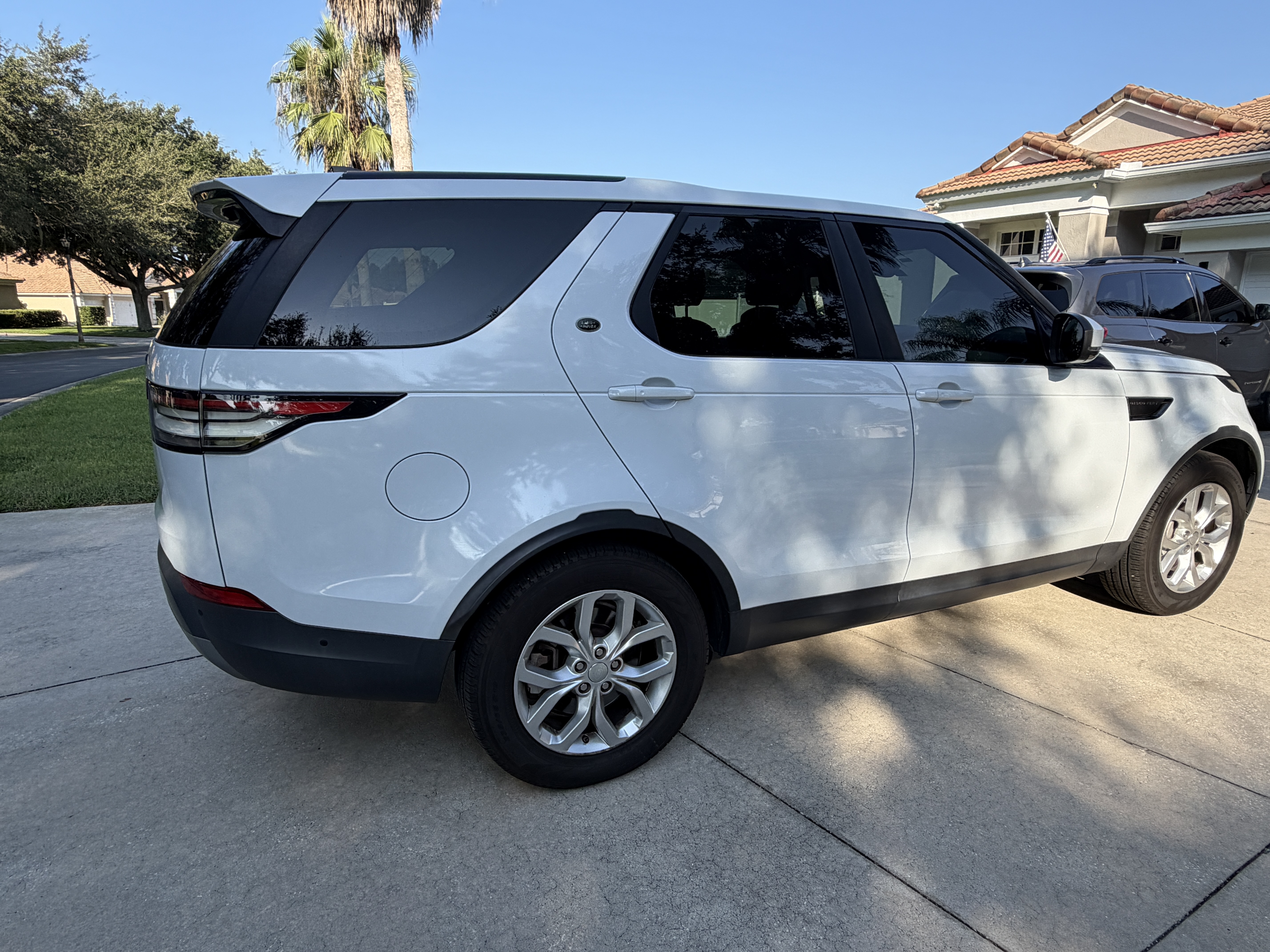 Used 2019 Land Rover Discovery SE AWD/4WD image 6