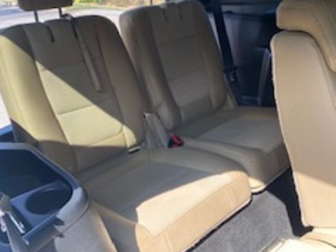 Used 2016 Ford Explorer XLT image 11