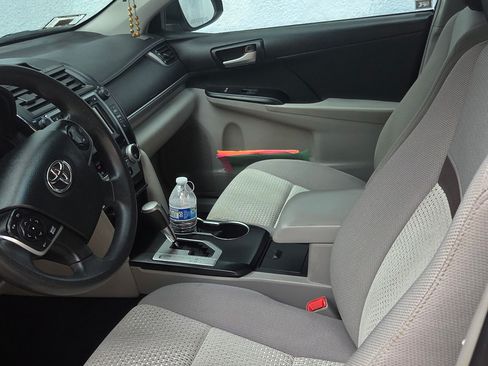 Used 2014 Toyota Camry LE image 4