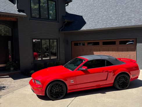 Used 2006 Ford Mustang GT Premium image 2