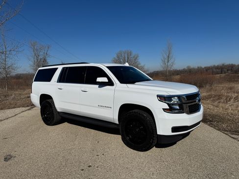 Used 2018 Chevrolet Suburban LT image 2