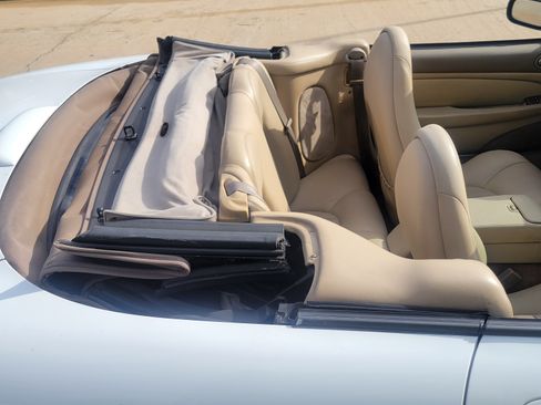 Used 2000 Jaguar XK8 Convertible image 11