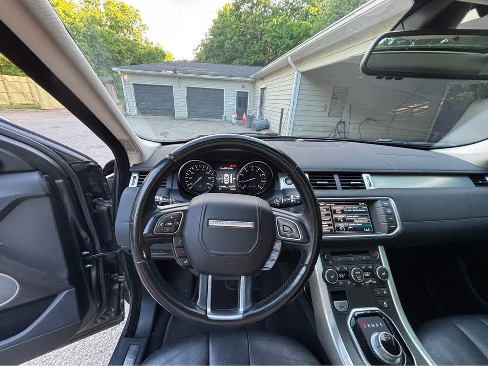 Used 2015 Land Rover Range Rover Evoque Pure Plus AWD/4WD image 2
