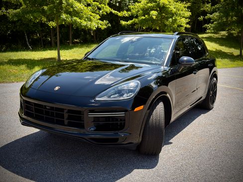 Used 2019 Porsche Cayenne Turbo AWD/4WD image 1