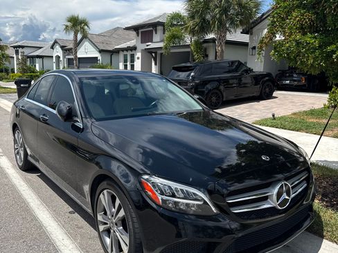Used 2020 Mercedes-Benz C 300 Sedan image 4