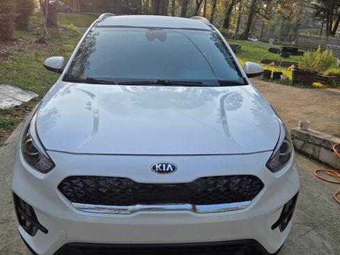 Used 2020 Kia Niro LXS image 1