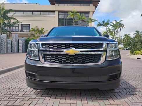 Used 2019 Chevrolet Suburban LT image 4