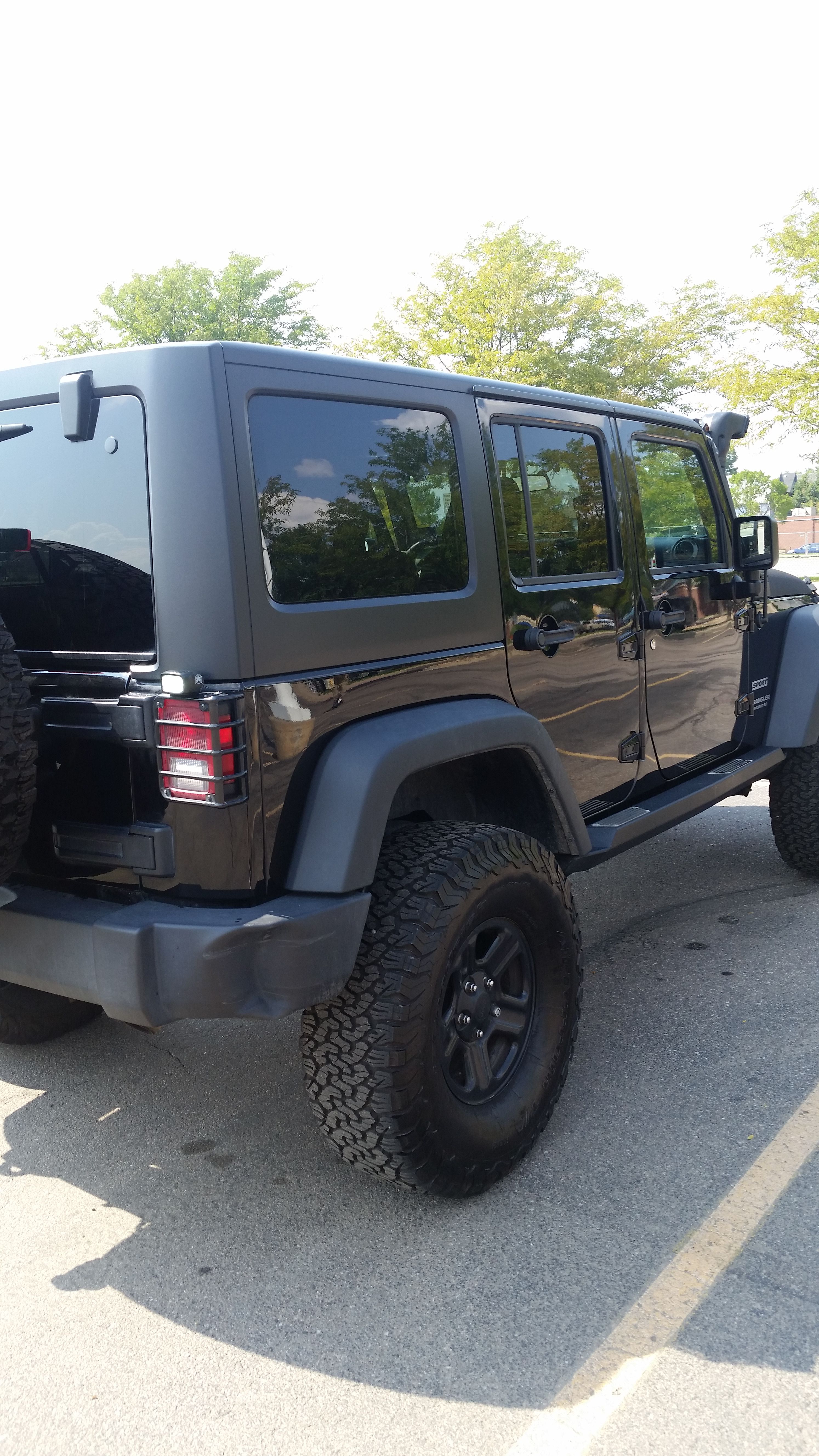 Used 2016 Jeep Wrangler Unlimited Sport w/ Connectivity Group AWD/4WD image 10