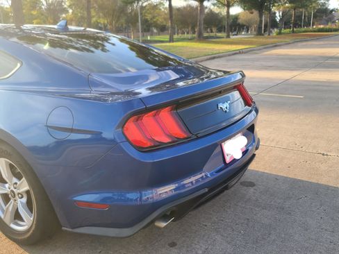 Used 2022 Ford Mustang Coupe image 4