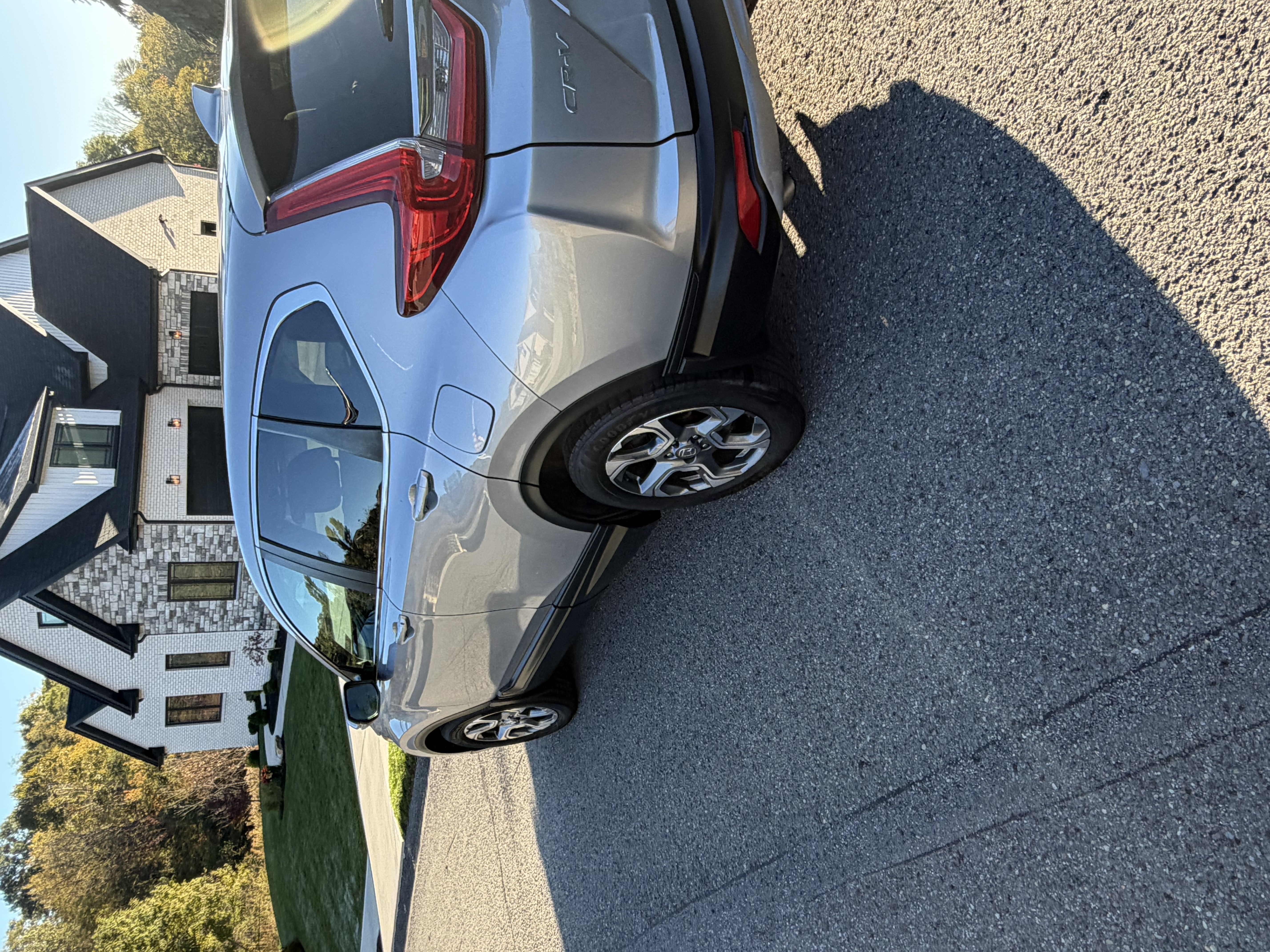 Used 2018 Honda CR-V EX image 2