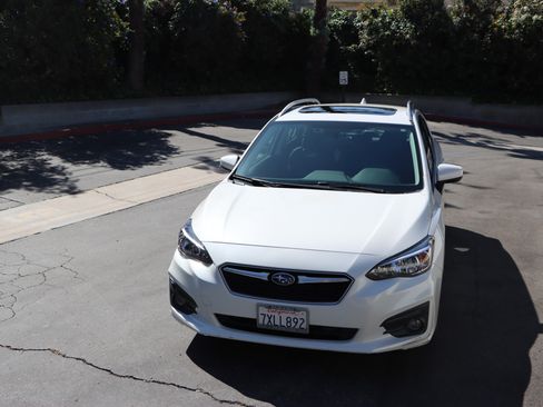 Used 2017 Subaru Impreza 2.0i Premium image 1
