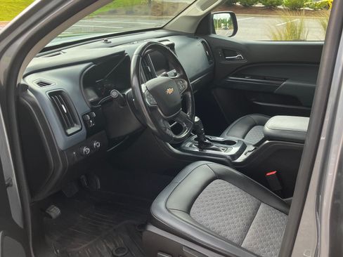 Used 2021 Chevrolet Colorado Z71 AWD/4WD image 12