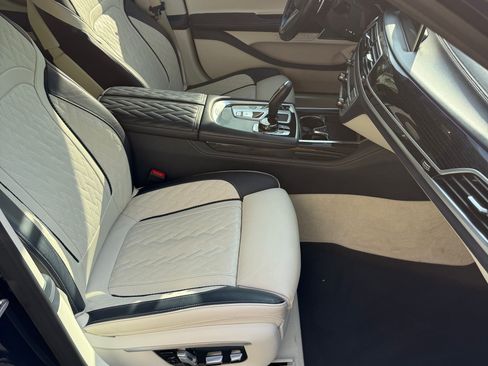Used 2022 BMW 750i xDrive w/ Luxury Rear Seating Package AWD/4WD image 15