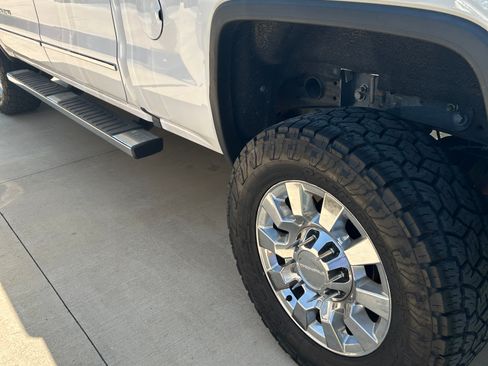 Used 2018 GMC Sierra 2500 Denali w/ Duramax Plus Package AWD/4WD image 8