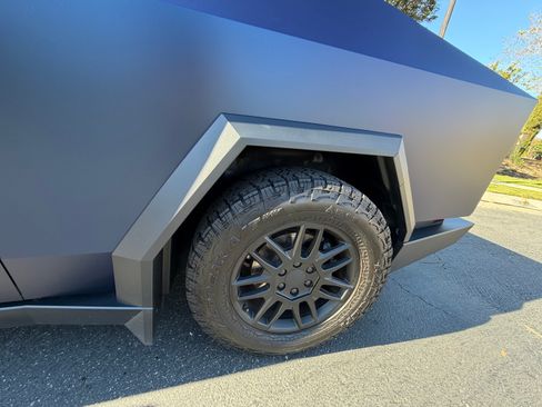 Used 2024 Tesla Cybertruck AWD Crew Cab image 9