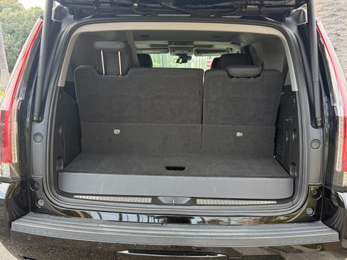 Used 2020 Cadillac Escalade Luxury w/ Escalade Sport Edition image 14