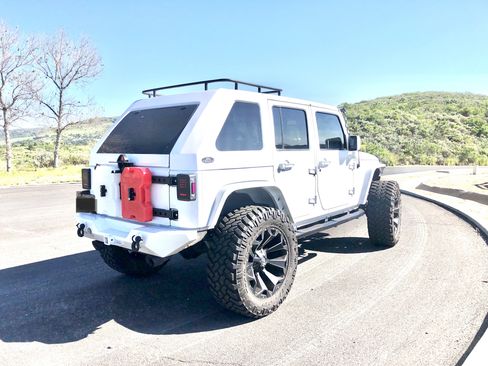 Used 2015 Jeep Wrangler Unlimited Sahara w/ Connectivity Group image 11