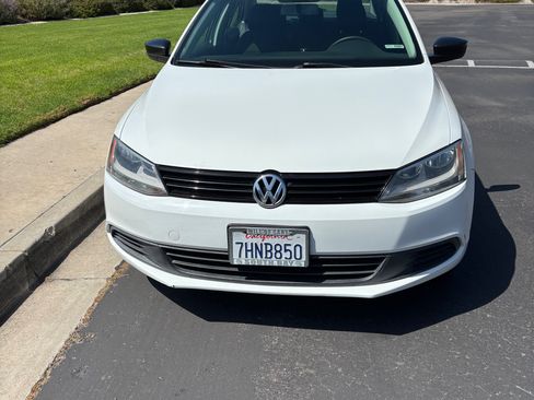 Used 2014 Volkswagen Jetta S image 2