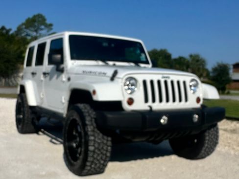 Used 2013 Jeep Wrangler Unlimited Rubicon w/ Connectivity Group AWD/4WD image 4