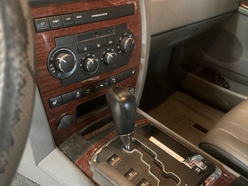 Used 2006 Jeep Grand Cherokee Limited image 12