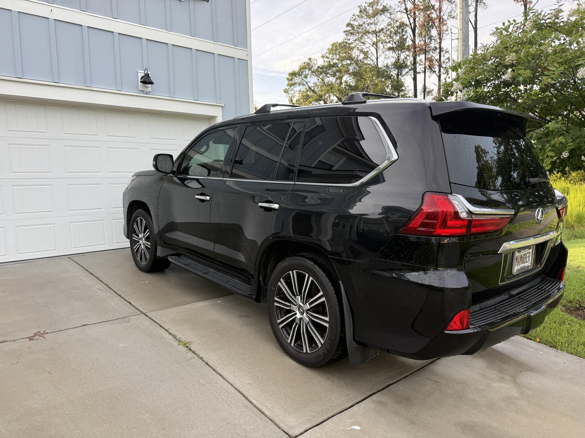 Used 2018 Lexus LX 570 4WD w/ Luxury Package image 4