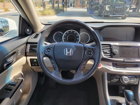 Used 2015 Honda Accord Touring image 4