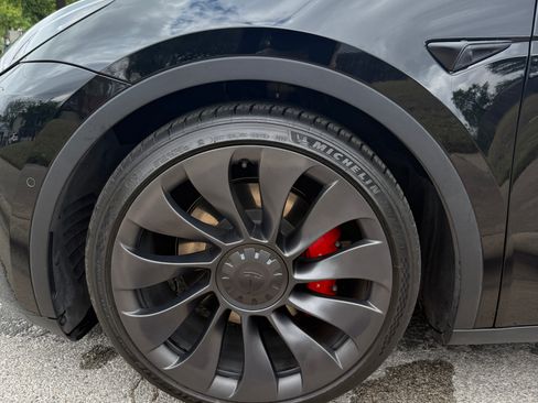 Used 2022 Tesla Model Y Performance image 13