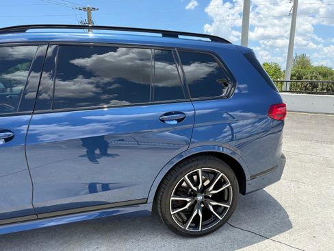 Used 2022 BMW X7 xDrive40i w/ M Sport Package AWD/4WD image 11