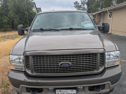 Used 2004 Ford Excursion Limited image 2