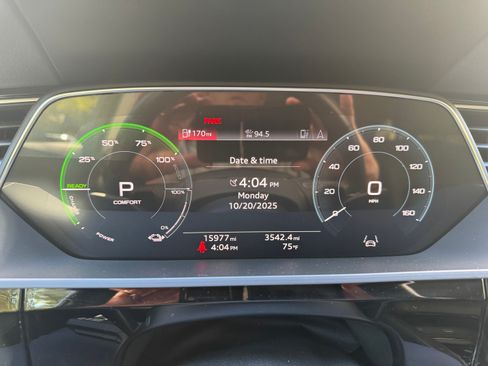 Used 2022 Audi e-tron Premium Plus image 12