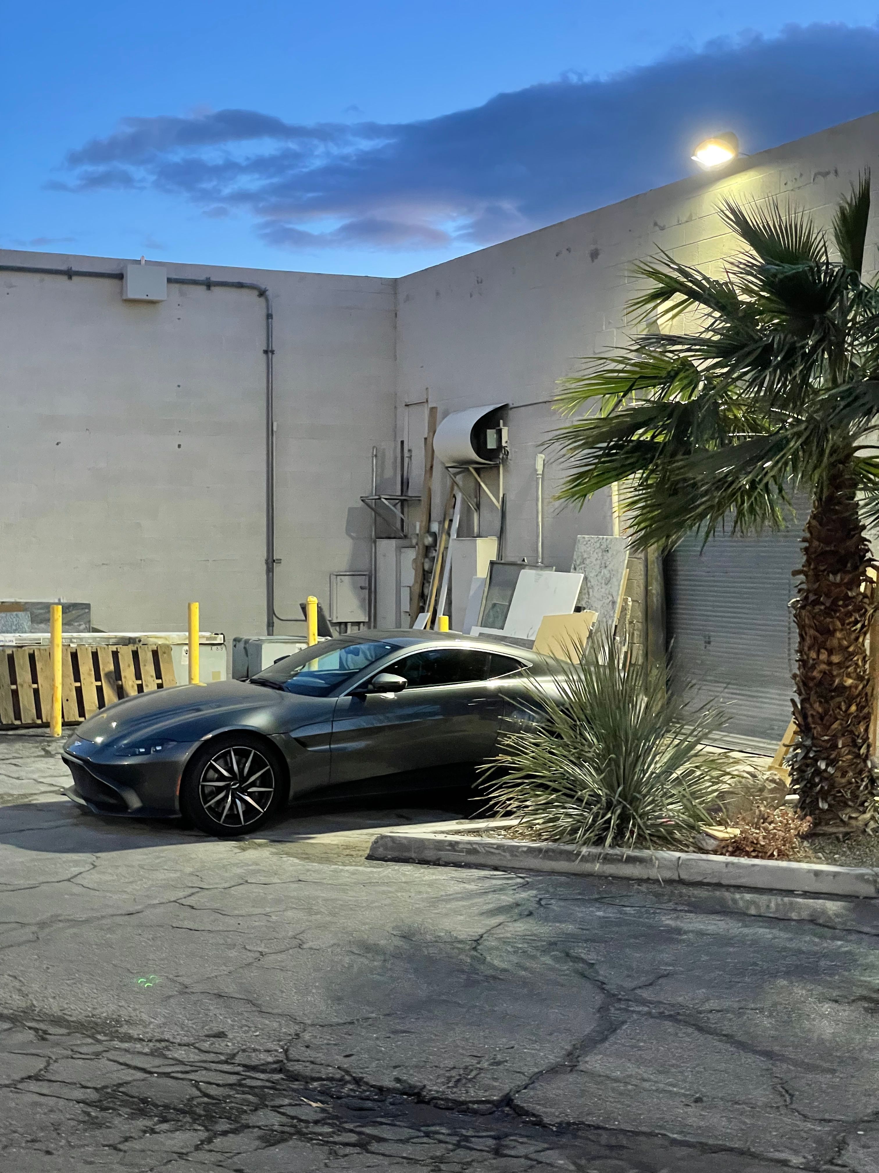 Used 2019 Aston Martin V8 Vantage Coupe RWD image 12