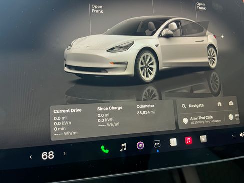 Used 2023 Tesla Model 3 Standard Range image 9