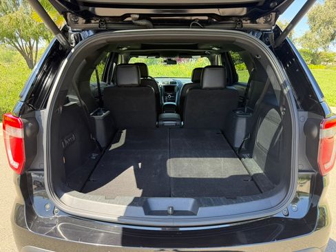 Used 2017 Ford Explorer Platinum image 22