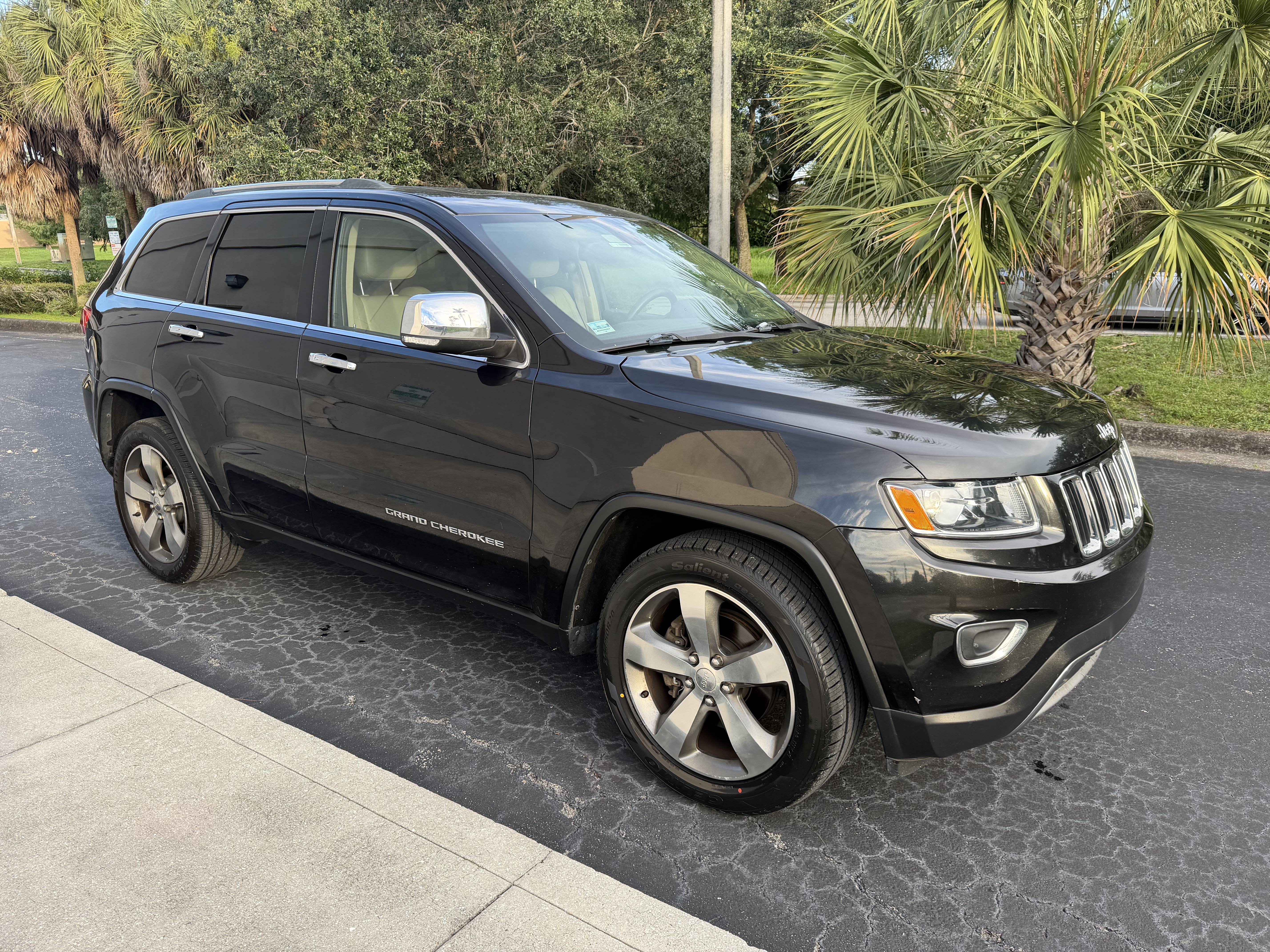 Used 2014 Jeep Grand Cherokee Limited RWD image 2