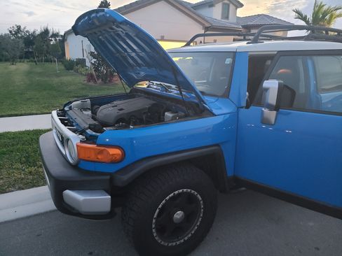 Used 2007 Toyota FJ Cruiser Sport Utility 2D image 10