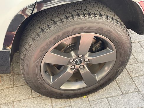 Used 2023 Land Rover Defender 110 image 25