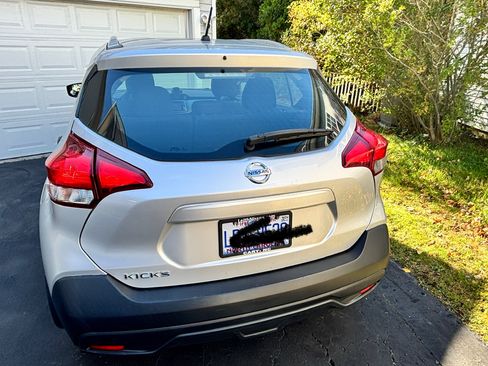 Used 2018 Nissan Kicks S image 4