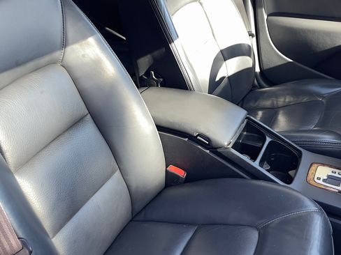 Used 2010 Volvo XC70 T6 image 8