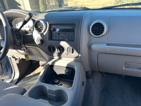 Used 2004 Ford Expedition XLT image 16