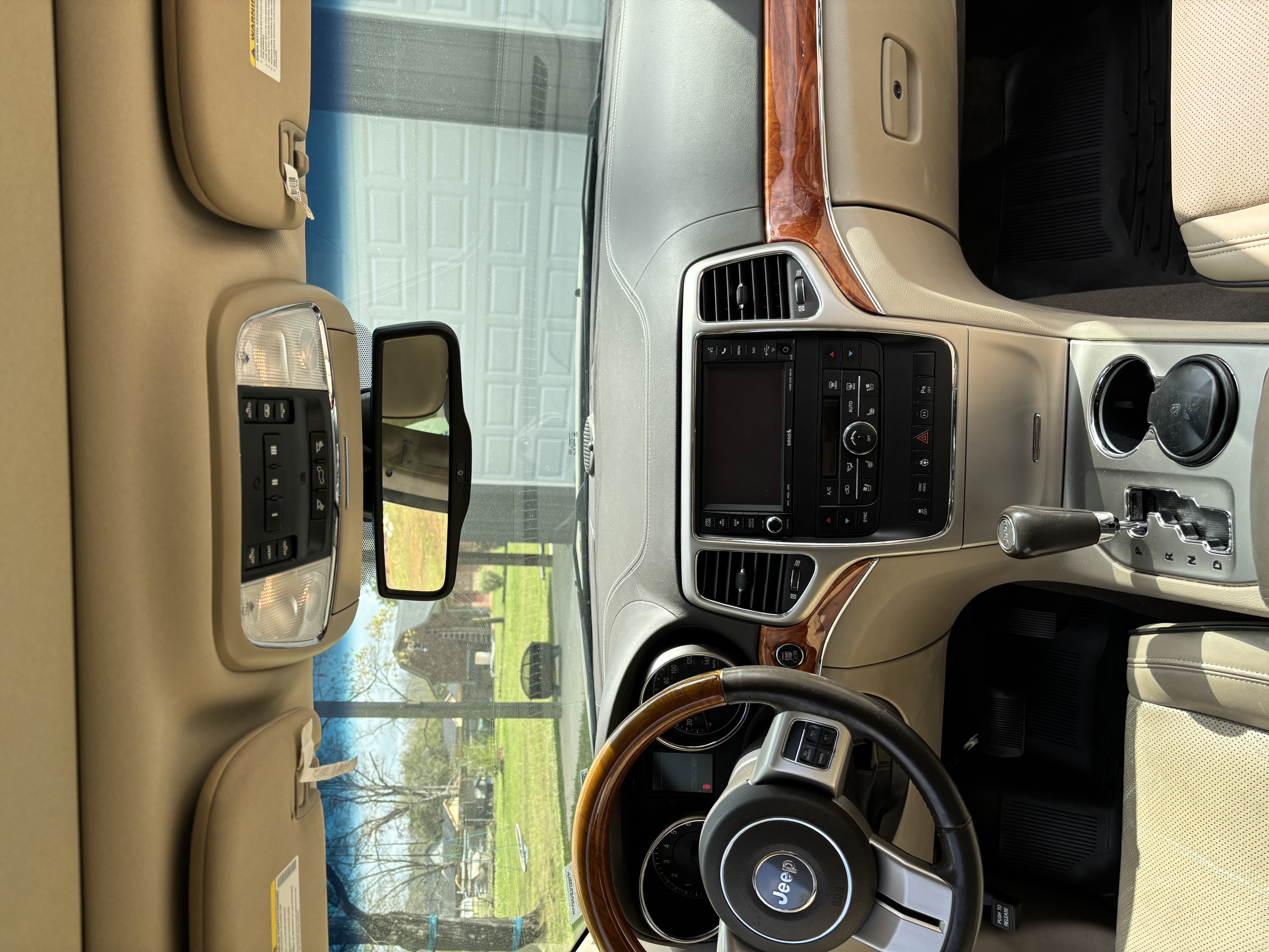 Used 2011 Jeep Grand Cherokee Overland RWD image 11