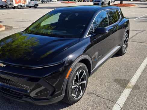 Used 2025 Chevrolet Equinox EV LT image 1
