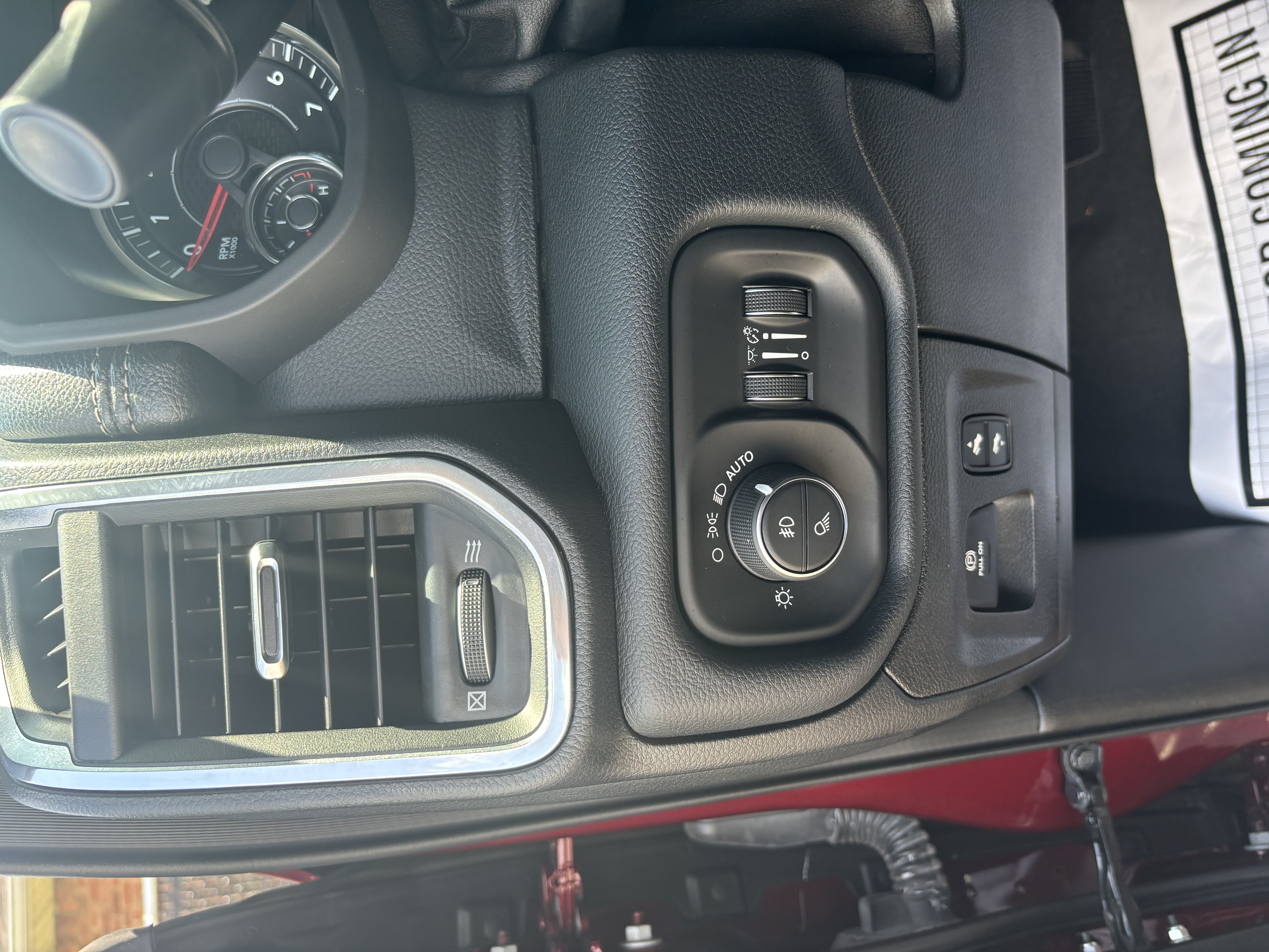 Used 2021 RAM 1500 Laramie w/ Sport Appearance Package AWD/4WD image 15