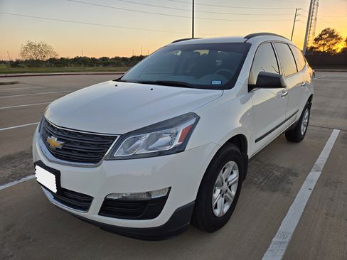 Used 2014 Chevrolet Traverse LS FWD image 1